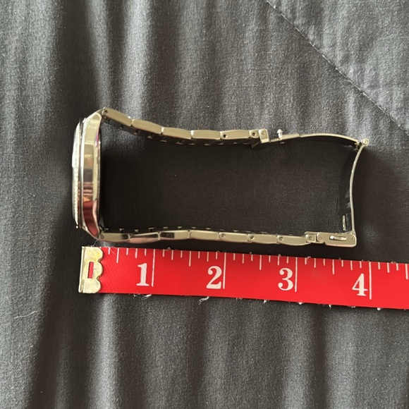 Michael Kors Iridescent watch. See pics for signs of wear. Needs battery - Picture 12 of 13